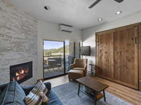 Cozy Ski In Ski Out Studio with Hot Tub Access